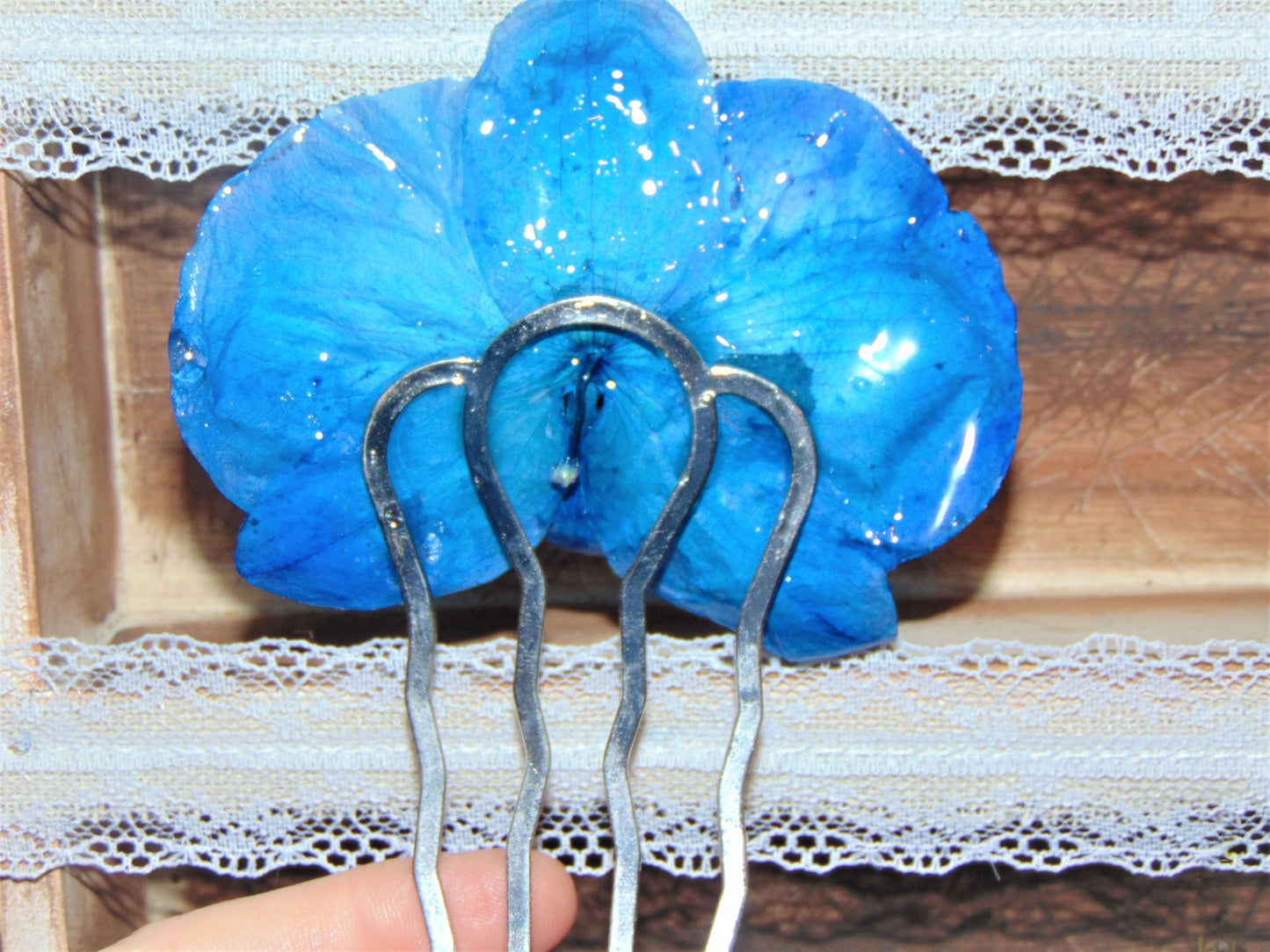 Hair comb, true blue phalaenopsis orchid