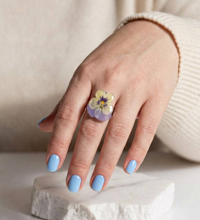 Real flower ring – purple chrysanthemum