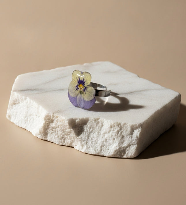 Real flower ring – purple chrysanthemum