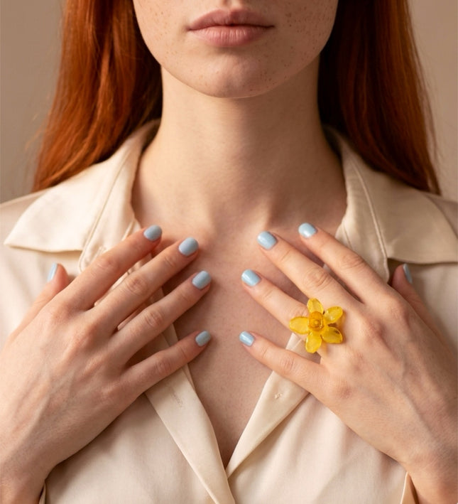 Ring with real anemone flower