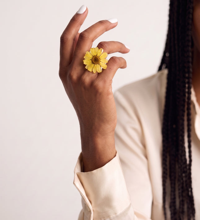 Ring with real manousaki flower