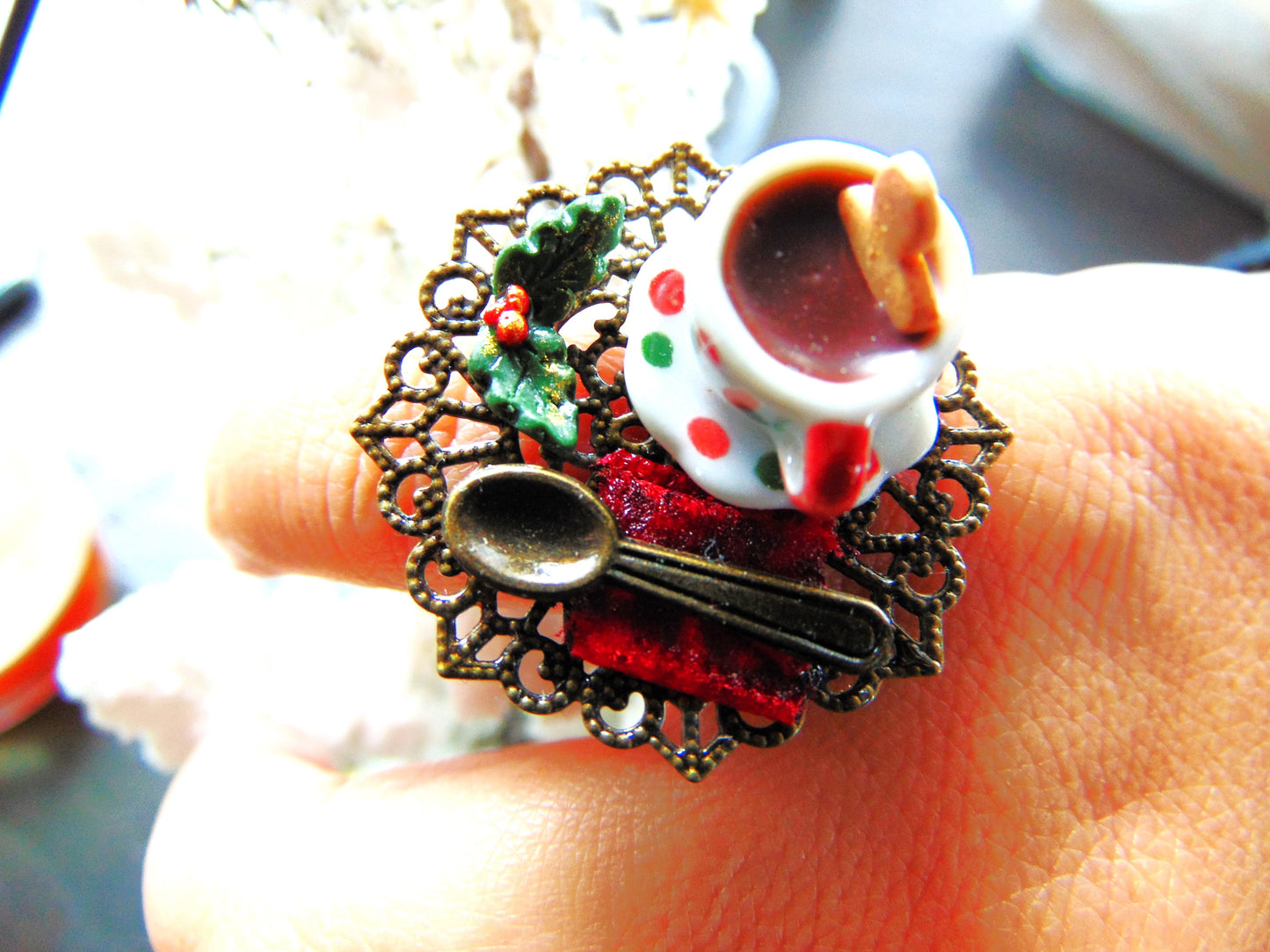 Δαχτυλίδι Χριστουγεννιάτικη σοκολάτα σε κεραμικό φλυτζανάκι