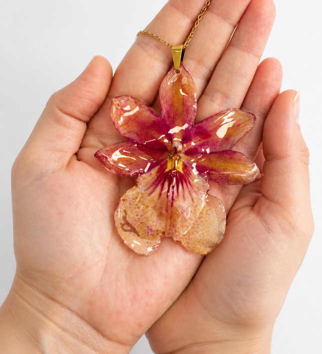 Μενταγιόν με Αληθινή Ορχιδέα Odontoglossum σε Υγρό Γυαλί
